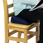Bouncyband - Coussin sensoriel antimicrobien Wiggle Wedge, carré de 10 po-Les picots flexibles d'un côté et la surface lisse de l'autre offrent un choix pour la bonne quantité de stimulation tactile réduisant l'anxiété, l'agitation et le besoin de bouger.