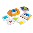 SmartGames Color Code Puzzle Game -Le jeu comprend : 18 tuiles colorées, un présentoir de tuiles pratique et un guide de jeu décrivant les défis et les solutions