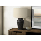 Monarch Specialties - Luminaire - 28 po H Lampe De Table - Céramique Noire - Abat-Jour Beige - Transitionnel-L'abat-jour complémentaire en tissu beige adoucit la lumière, améliorant l'ambiance générale tout en offrant des solutions d'éclairage pratiques pour tous les espaces de style transitionnel