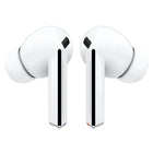 Samsung - Oreillettes Galaxy Buds3 Pro – Blanc-Un son d’une clarté inégalée à chaque note. Plongez dans les détails élaborés — du grondement profond des basses aux aigus clairs et nets, grâce à un haut-parleur bidirectionnel amélioré. Ressentez le vibrato des instruments avec une distorsion minimale grâce à notre tout premier double amplificateur.