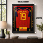 Frameworth - Coupe du Monde FIFA 2026 Officielle Espagne Lamine Yamal Cadre Réplique de Maillot - 25,75 po x 33,75 po-Arrive prêt à accrocher et constitue un cadeau remarquable pour les amateurs de soccer et les collectionneurs.