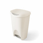 Umbra - Poubelle 5L Umbra Brim avec couvercle-Pratique et facile a utiliser : le couvercle de cette grande poubelle se verouille en position ouverte Pour faciliter le changement du sac, puis se referme doucement une fois déverouillé grâce à la pédale en acier inoxydable.