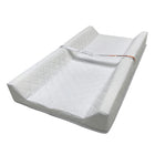 Ingenuity - Matelas à langer contourné Summer-Confortable : le matelas à langer profilé est doté d'un coussin supérieur en mousse à double couche qui maintient bébé à l'aise pendant les changements de couches