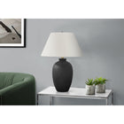 Monarch Specialties - Luminaire - 24 po H Lampe De Table - Céramique Noire - Abat-Jour Ivoire / Crème - Moderne-Cette lampe comporte un interrupteur rotatif pratique qui contient une seule ampoule (non incluse) pour une puissance maximale de 60W/120V