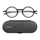 ThinOptics FrontPage collection, Manhattan 2.0 Lecteur avec Milano Pod Noir - Noir-Existe en deux beaux styles, le Brooklyn rectangulaire et le Manhattan ovale, et est flatteur pour les hommes et les femmes.