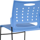 Flash Furniture - Chaise empilable avec base luge de série Hercule, capacité de 881 lb, avec dossier ventilé, bleu (RUT2BL)-La poignée de transport découpée facilite le mouvement