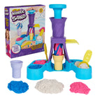 Kinetic Sand - Soft Serve Station-Faites des glaces à l'italienne : Les enfants peuvent former des boules et des tourbillons de glace et décorer leurs propres créations inspirées des glaces à l'italienne avec 3 couleurs de sable Kinetic Sand, 2 cornets de crème glacée, une cuillère avec des moules à friandises et un outil pour les garnitures.
