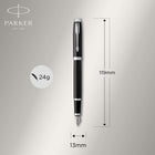 Parker − Stylo à bille IM − laqué noir avec bordure chromée − pointe fine − encre noire-Finition laquée noire brillante complétée d’une bordure chromée accrocheuse et de l’agrafe en tête de flèche PARKER exclusive