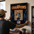 Frameworth - Cadre photoglass de Jalen Brunson des New York Knicks trophées du championnat 2026 - 18 po l x 22 po H - noir-Dimensions finales de 18 po x 22 po : présentoir encadré vertical idéal pour le salon, le bureau, la salle des partisans et la salle de sport