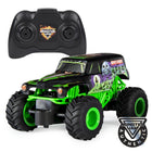 Monster Jam - Camion Monster télécommandé à l'échelle 1:24 - Couleurs assorties-EL TORO LOCO OFFICIEL : Ce monster truck radiocommandé réaliste à l'échelle 1:24 est taillé pour l'action Monster Jam. Réalisez des acrobaties impressionnantes, créez des accidents démentiels et portez des coups brutaux. 5 piles AAA non incluses (2 pour la radiocommande, 3 pour le monster truck).