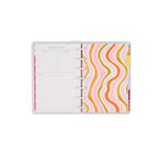 The Happy Planner - Planificateur daté format mini 2026–2027 à reliure à disques - 7-1/2 po x 6-11/16 po - Floraison ensoleillée-La disposition Tableau de bord en format mini comprend une section pour noter les courses, listes d’épicerie, factures et tâches, tandis que le côté droit offre des espaces encadrés quotidiens pour vos rappels et plans de la journée