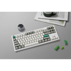 Keychron - Q3 Max RGB Wireless Mechanical Keyboard - Red Switch - TKL Layout with Knob - Shell White-Artisanat de précision : Fabriqué en aluminium 6063 grâce à l'usinage CNC et à 24 étapes de fabrication supplémentaires, le Q3 Max est une merveille métallique solide qui témoigne d'un artisanat méticuleux.