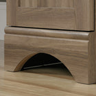Sauder 66"W La Collection Harbor View Bureau d’ordinateur d’angle - Finition Salt Oak-Le tiroir inférieur peut contenir des fichiers suspendus de format Lettre ou A4 afin de garder vos documents importants organisé
