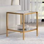 Hudson&Canal - Table d'appoint carrée Hera 50 cm de large avec étagère miroir - Laiton-Une finition en laiton antique fabriquée à la main est appliquée sur le cadre en acier