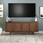 Hudson&Canal - Meuble TV Aelin pour téléviseurs jusqu'à 75" - Noyer satiné-Fabriqué à partir de matériaux MDF robustes avec une finition en noyer satiné fabriquée à la main