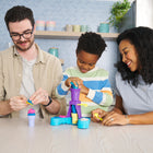Kinetic Sand - Soft Serve Station-Possibilités infinies : Ce coffret Kinetic Sand imite une véritable expérience de glace à l'italienne. Servez dans des cornets classiques ou faites des tourbillons colorés. Faites couler du sable dans la machine, appuyez pour le faire tourbillonner et retirez le cornet pour le décorer.