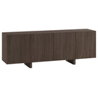 Hudson&Canal - Meuble TV rectangulaire cannelé Harold pour téléviseurs jusqu'à 75 po - Chêne brun-Un design transitionnel permet d'accueillir des téléviseurs jusqu'à 75 pouces dans votre espace de divertissement