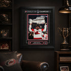 Frameworth - Seth Jarvis 16 po H x 20 po l Cadre signature réplique Carolina Hurricanes Champions de la Coupe Stanley 2026 - Sous licence officielle LNH/AJLNH-Format fini 16x20 pouces pour salon, bureau, salle de sport ou espace de collection