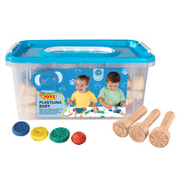 JOVI - Coffret école bébé pâte à modeler Plastilina - 20 barres/9 tampons-Texture ultra douce : notre pâte à modeler présente une texture ultra douce, ce qui la rend idéale pour que les enfants puissent s'initier au monde de la sculpture et du moulage. Sa consistance souple garantit que même les plus petites mains peuvent la manipuler facilement, encourageant ainsi la confiance et la créativité dès le départ.