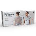 Sharper Image - Le wrap de massage chauffant pour le cou et les épaules -Chaleur Apaisante : Faites-vous Plaisir Avec Le Wrap De Massage De Thérapie Thermique Sharper Image Pour Détendre Les Muscles Endoloris Et Soulager Les Tensions Du Haut Du Corps! Elle Est Équipée De 5 Réglages De Pulsation Et De Chaleur Pour Répondre À Ce Dont Vous Avez Besoin Après Une Longue Et Dure Journée.