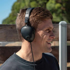 Jlab - Casque d’écoute filaire de type supra-auriculaire Studio Pro - Noir-Confort inégalé grâce aux coussinets supra-auriculaires en cuir synthétique ultra moelleux et en mousse Cloud Foam.