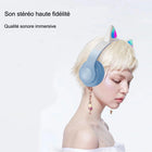 MyBat - Casque Bluetooth Pro Katchy Kitty, Bleue-Confort léger: Les oreillettes sont fabriquées en mousse à mémoire de forme acoustique qui offre une douceur semblable à celle d'un oreiller pendant l'écoute. Le bandeau coulissant en métal réglable et les cache-oreilles rotatifs peuvent facilement s'adapter à n'importe quelle forme de tête. Que vous suiviez des cours en ligne, que vous voyagiez ou que vous vous entraîniez, vous oublierez presque que vous les portez, même après des heures d'écoute
