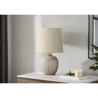 Monarch Specialties - Luminaire - 19 po H Lampe De Table - Résine Beige - Abat-Jour Beige - Transitionnel-La base texturée unique avec un design cannelé d'aspect béton ajoute de la profondeur et du caractère, ce qui en fait un ajout remarquable à votre maison tout en égayant vos coins préférés