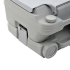 Outsunny - Toilette de voyage portable d’extérieur avec réservoir à chasse d’eau - 10 L-Conçu pour un fonctionnement et une vidange sans éclaboussures
