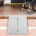 HOMCOM - Rampe d'accès pliable compacte et portable pour fauteuil roulant 3 pi, aluminium - argent-Surface nervurée antidérapante pour éviter de glisser par tous les temps 