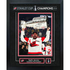 Frameworth - Seth Jarvis 16 po H x 20 po l Cadre signature réplique Carolina Hurricanes Champions de la Coupe Stanley 2026 - Sous licence officielle LNH/AJLNH-Produit mural NHL and NHLPA sous licence officielle pour les amateurs des Carolina Hurricanes