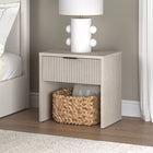 Hudson&Canal - Table de chevet Kenslow 24 po - Blanc aulne-Dimensions du produit : 15,75" L x 23,63" l x 23,5" H