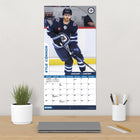 DateWorks - 2026 Calendrier Mural 16 Mois - 12 po x 12 po - Jets de Winnipeg - Bilingue -Comprend des pages mensuelles de janvier à décembre 2026, ainsi que les 4 derniers mois de 2025