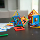 Geomag - Laboratoire de géométrie recyclé - 244 pièces-Le contenu engageant donne un aperçu du jeu à la fois structuré et ouvert
