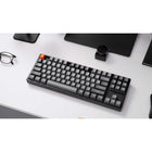 Keychron - Clavier mécanique sans fil K8 Max RGB - Échangeable à chaud - Commutateur marron - Disposition TKL - Noir-Compatibilité multi-appareils : Adapté aux utilisateurs de Mac et Windows, le K8 Max est livré avec des capuchons de touches personnalisables pour chaque système, vous permettant de sauvegarder deux dispositions différentes directement sur le clavier.
