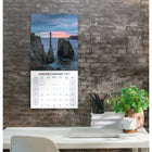 Mead - Calendrier décoratif Paysages canadiens 2027, 12 po x 12 po, bilingue-Le calendrier fermé mesure 12 po L x 12 po l pour un affichage mural facile