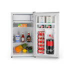 BLACK+DECKER - 3,2 pi³ Mini-frigo autonome avec congélateur, blanc-Caractéristiques pratiques : la porte réversible et les pieds de nivellement réglables garantissent un placement flexible qui est parfait comme réfrigérateur de chambre, petit réfrigérateur pour le bureau, réfrigérateur de dortoir ou mini-réfrigérateur compact