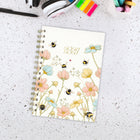 Mead - Agenda  Abeille scolaire hebdomadaire/mensuel 2026-2027 couverture rigide - 8 ½ po x 6 po - Multicolore - bilingue-Un mois sur deux pages avec des blocs quotidiens non lignés, ainsi qu'une section pour les notes et les calendriers de référence des mois passés et futurs