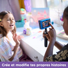 VTech - KidiZoom Creator Cam Ultra Caméra numérique pour enfants - Bilingue anglais/français-Cette incroyable caméra vidéo numérique avec trépied de table/bâton selfie, écran vert et outils de créativité constitue un cadeau captivant pour filles et garçons à l’occasion des Fêtes, des anniversaires, comme récompense scolaire ou simplement pour faire plaisir.