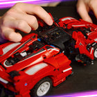 LEGO - Technic Ferrari FXX K-Une palette de couleurs emblématiques - Avec sa palette de couleurs rouges emblématiques de Ferrari, ce modèle constitue une pièce d’exposition accrocheuse et s’intégrera parfaitement dans la chambre de tout amateur de supervoitures