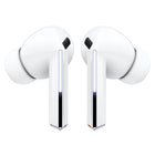 Samsung - Oreillettes Galaxy Buds3 Pro – Blanc-Conception ergonomique pour un son suprême. Découvrez notre tout nouveau design, conçu pour un son optimal. Les Galaxy Buds3 Pro réinventées sont dotées d’une petite tête inclinée pour un ajustement confortable et une expérience audio fluide. Les Blade Lights accentuées vous permettent de vous exprimer. Le design de la tranche est mis en valeur par un boîtier élégant avec une coque transparente et une forme délicatement incurvée, équipé d’un port USB-C et de ca