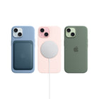 Apple - iPhone 15 Plus 6,7 po ecran Liquid Retina, 128 Go, Jaune, Bell et Virgin Plus-Conçu Pour Tout Changer : iPhone est doté de fonctionnalités de confidentialité qui vous donnent le contrôle de vos données. Il est fabriqué avec plus de matières recyclées, ce qui réduit son impact environnemental. Et avec ses fonctionnalités intégrées, il est accessible à tout le monde