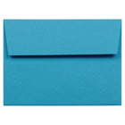 JAM Paper - Enveloppes d'invitation colorées A6 - 4 3/4 x 6 1/2 - bleu recyclé - Paquet de 100-Caractéristiques de l'enveloppe : fermeture à rabat carré gommé, finition en papier lisse de haute qualité, fabriquée avec 30 % de matériaux recyclés