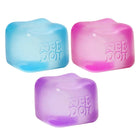 Schylling - NeeDoh Jolie Cube - Couleurs assorties-Cette sensation de souplesse est douce lorsqu'on appuie lentement dessus et ferme lorsqu'on appuie rapidement dessus