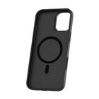TUFF8 - iPhone 16 Plus -  Slim Carbon Case-Design fin et léger : Protège votre appareil tout en conservant un profil minimaliste, adapté à la poche.