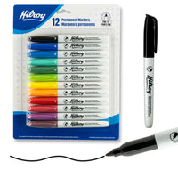Hilroy - Marqueurs permanents, marqueur permanent, faible odeur, pointe fine, couleurs assorties, Lot de 12-Applications multiples :Conçus pour écrire de manière permanente sur une grande variété de surfaces, notamment le papier, les photos, le plastique, le bois, la pierre et le métal. Son encre polyvalente adhère parfaitement à la plupart des surfaces, ce qui en fait un produit idéal pour les tâches quotidiennes comme pour les environnements industriels exigeants