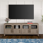 Hudson&Canal - Meuble TV Holbrook pour téléviseurs jusqu'à 75" - Chêne gris vieilli-Fabriqué en MDF robuste et en verre avec une finition en chêne gris vieilli fabriquée à la main
