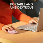 Logitech - M171 Souris Sans Fil pour PC, Mac, Ordinateur portable, 2,4 GHz avec Mini-récepteur USB - Rose-Fonctions d'économie d'énergie : Autonomie de piles de 12 mois  et mise en veille automatique vous aident à passer plus de temps entre les changements de piles AA