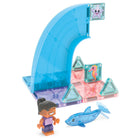 MAGNA-TILES -L’original ensemble de construction magnétique Dolphin Bay de 13 pièces-Plus à explorer: À jumeler avec Shark Dive, Coral Reef, Lighthouse Rescue ou tout autre ensemble océanique ou de plein air MAGNA-TILES pour créer un monde encore plus vaste d’histoires sous-marines et de rivage