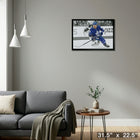 William Nylander Toronto Maple Leafs Spotlight sur toile - Toile encadree - 31" x 22"-Prêt à accrocher - livré entièrement assemblé