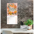 Mead - Calendrier décoratif Cat Coq 2027, 12 po x 12 po, bilingue-Le calendrier fermé mesure 12 po L x 12 po l pour un affichage mural facile